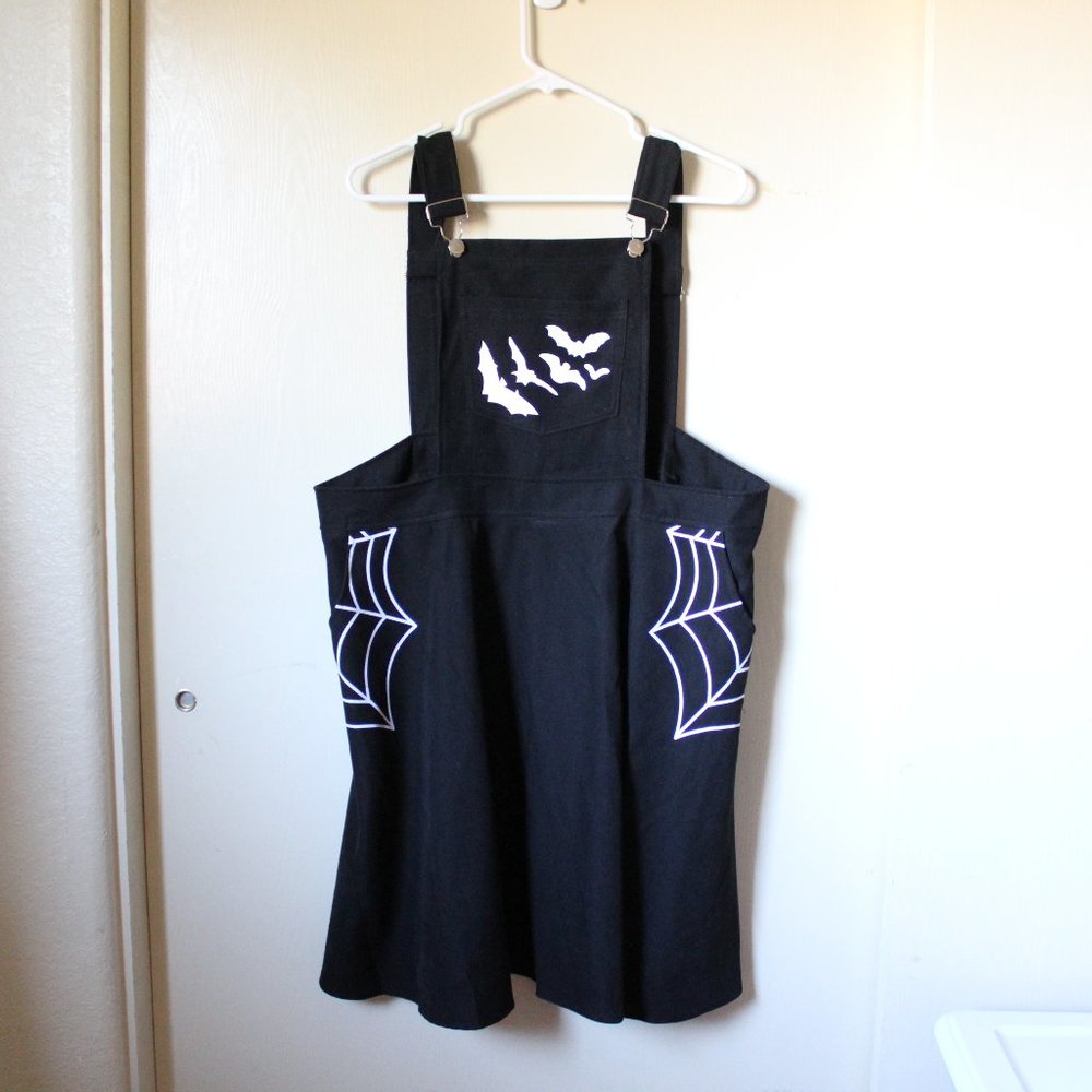 SHEIN Black Spiderweb Pinafore Dress with Bat Pocket Print